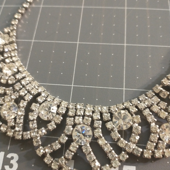 Costume Jewelry Necklace no marks silver tone and clear gems approx. 18 inches - Picture 2 of 5